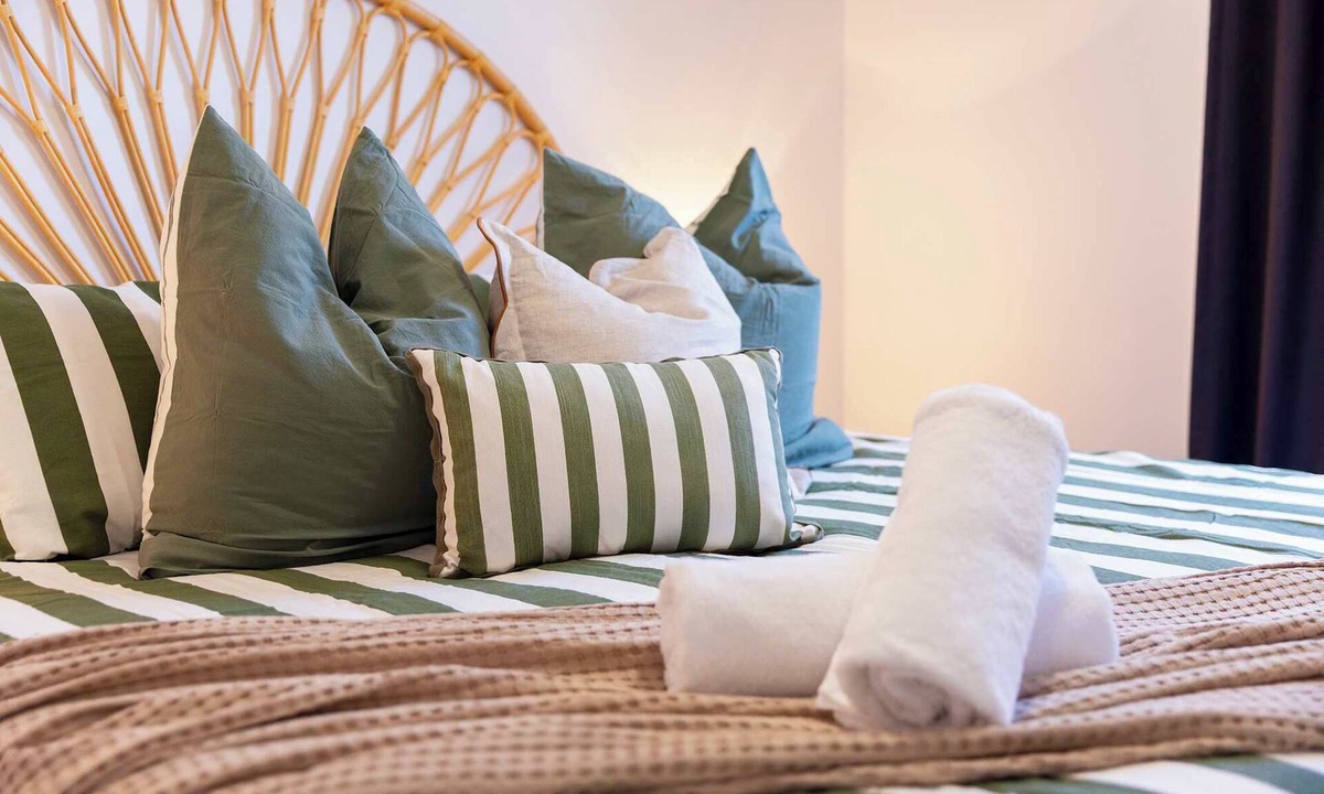 Ettalong Beach House | SeaBreeze at Ettalong Spacious Coastal Retreat