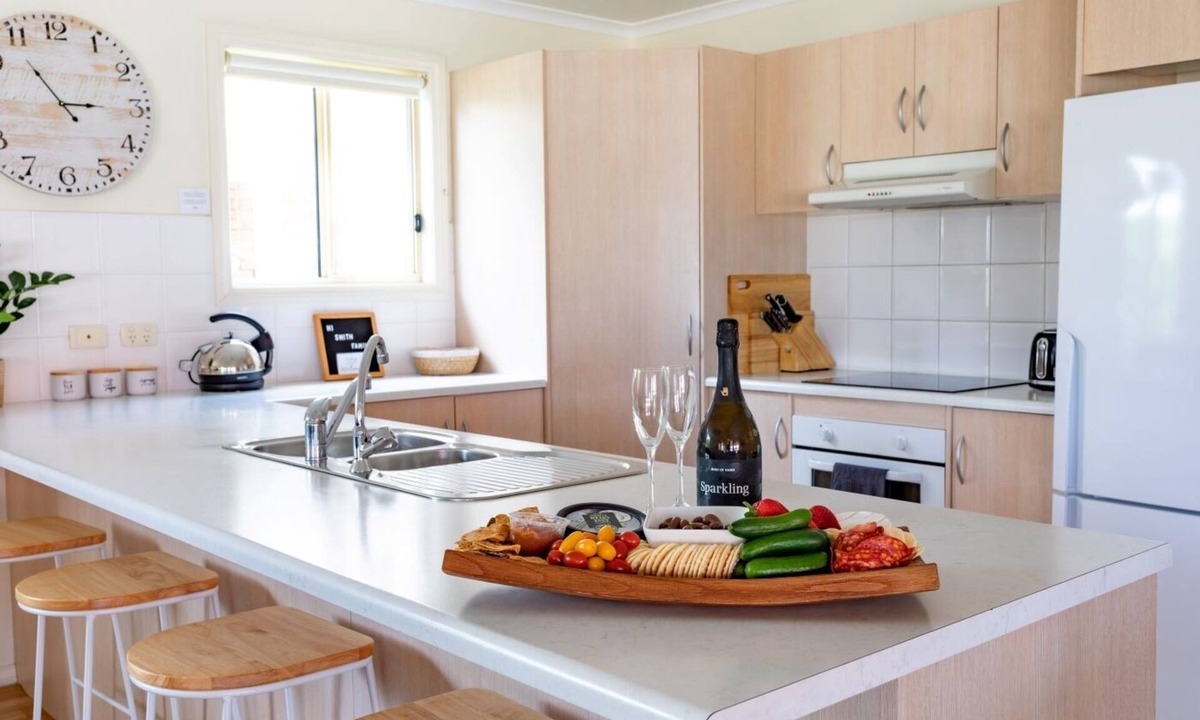 Melville House | Seachange @ Coobowie Holiday Home (sleeps 12 guests)