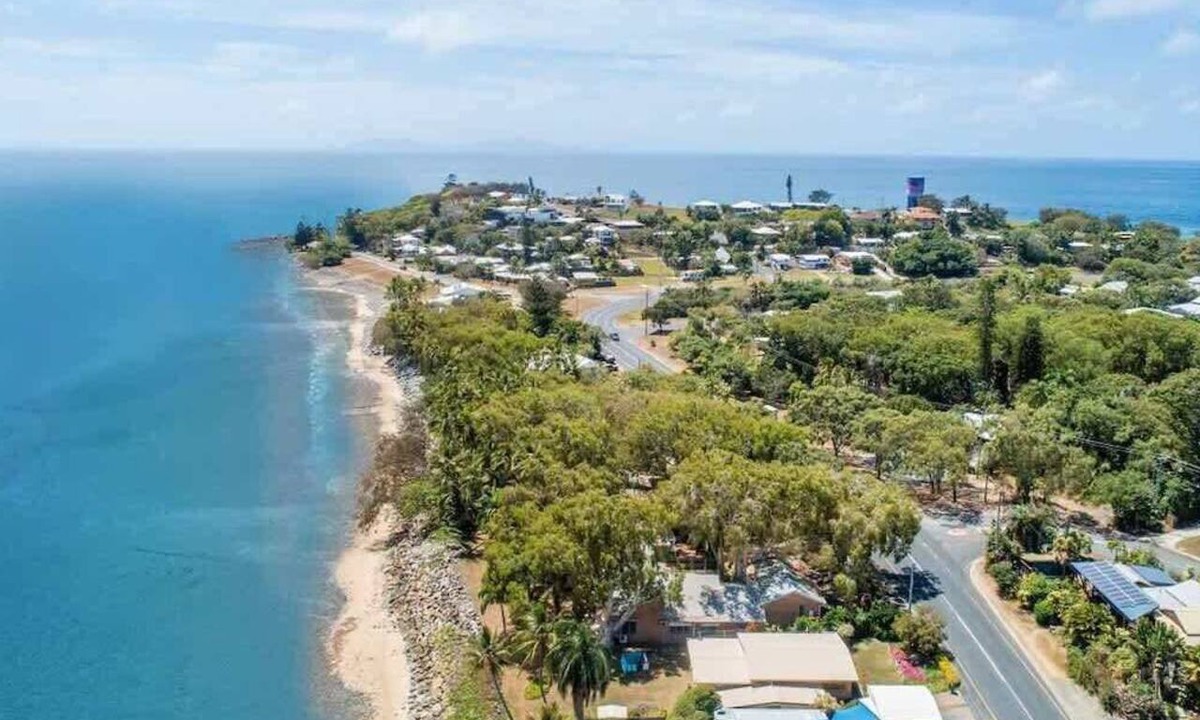 Slade Point Apartment | Seaside Breezes, Short Walk to Beachside Park