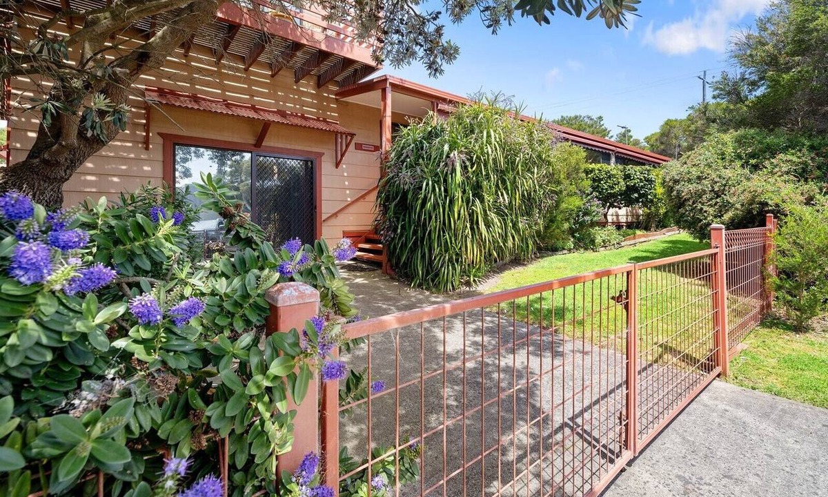 San Remo House | Seaside location close to all amenities