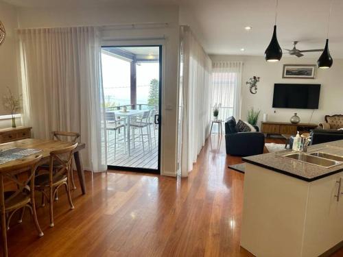 Bonny Hills Apartment | Second Level on Honeysuckle