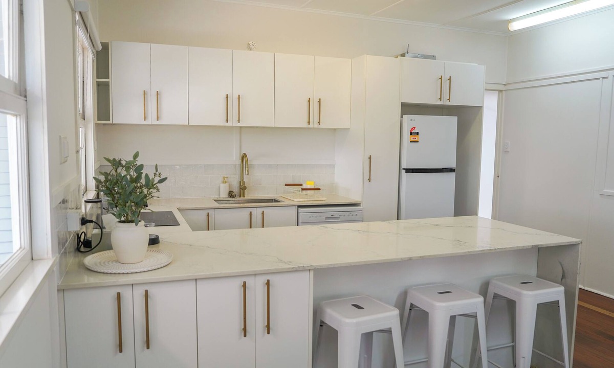 Bargara House | Seeside Cottage Bargara | Beach 100m | Pet-Friendly | Sleeps 6
