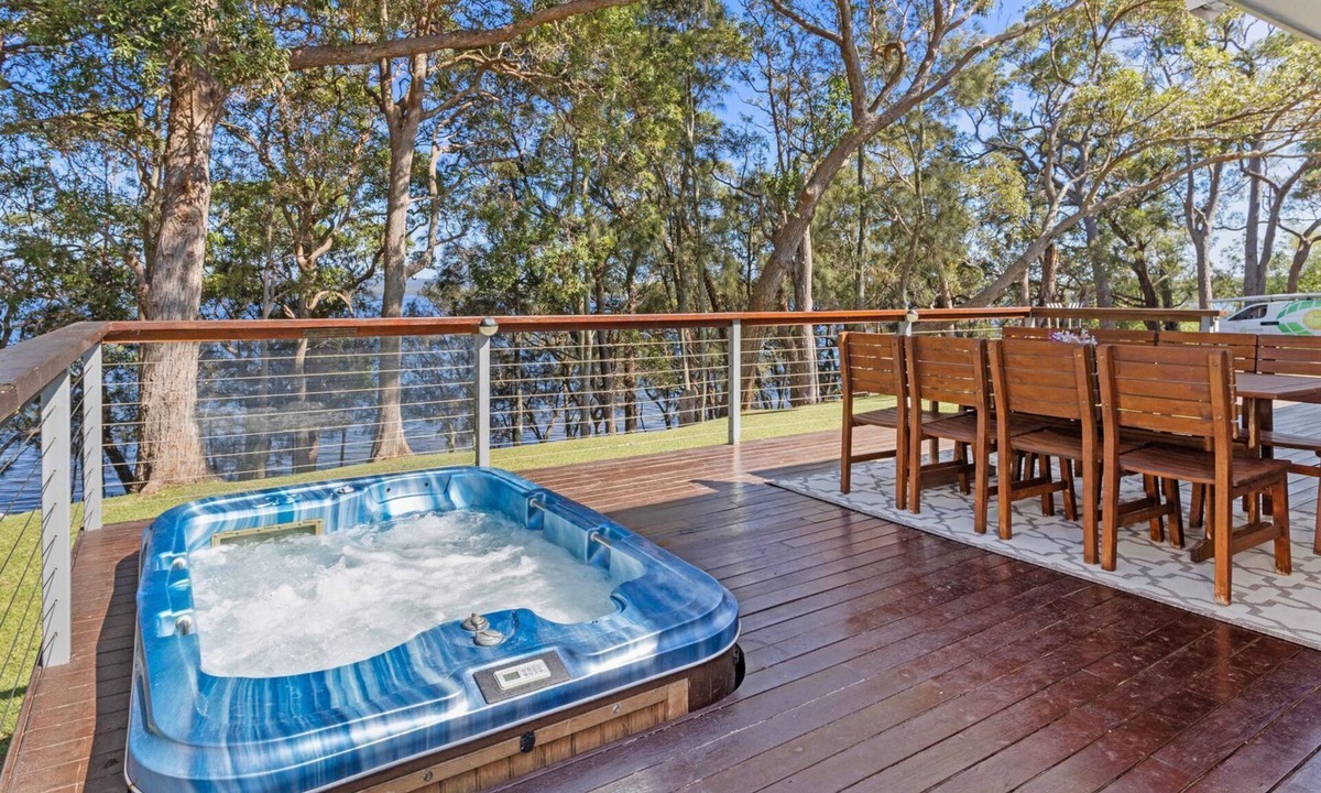 Sanctuary Point House | Serenity - Pet Friendly with Spa & Waterfront