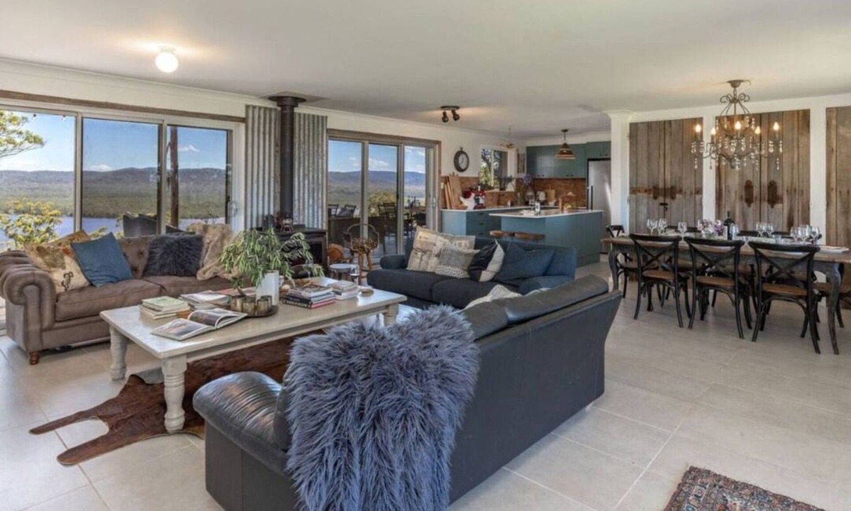 Shallow Bay House | Shallow Bay's 'Wattaview' - Stunning Country Home