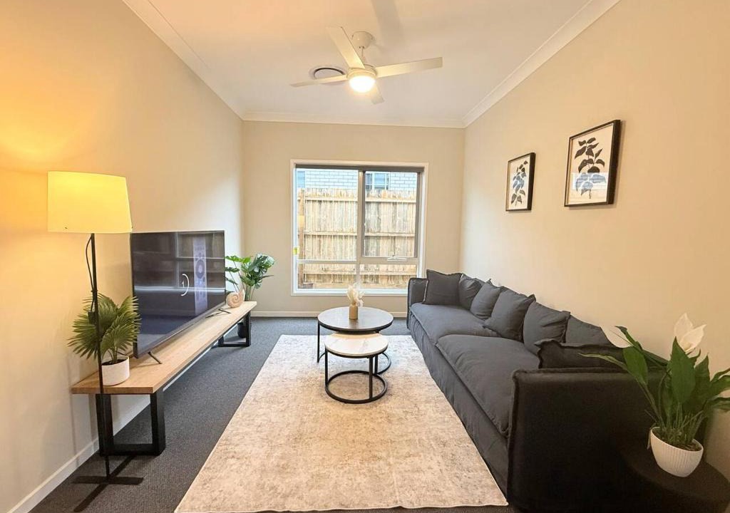 Griffin House | Silky Oak Stay - Brand New House in Griffin - Holiday Home
