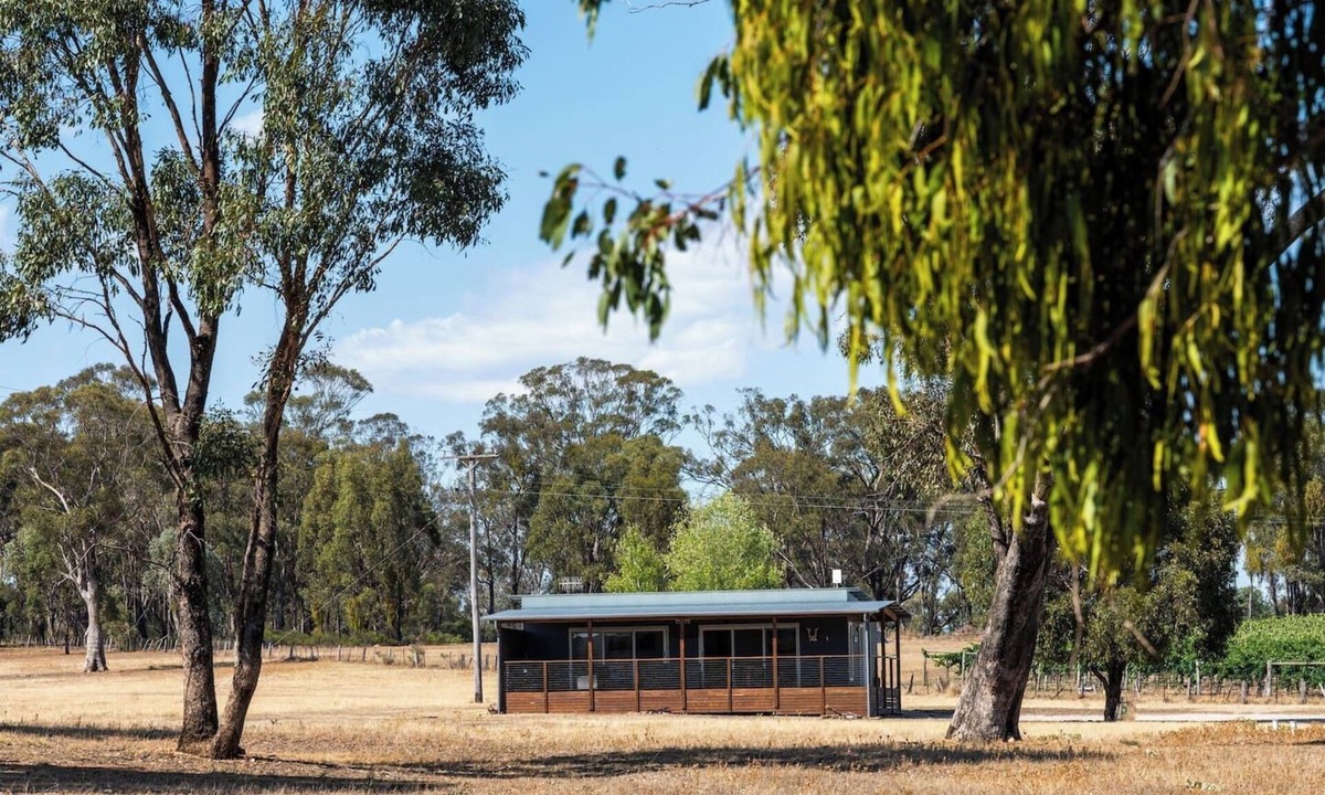 Buckaroo Cottage | Silver Oak Quiet Countryside Cottage by the Vines