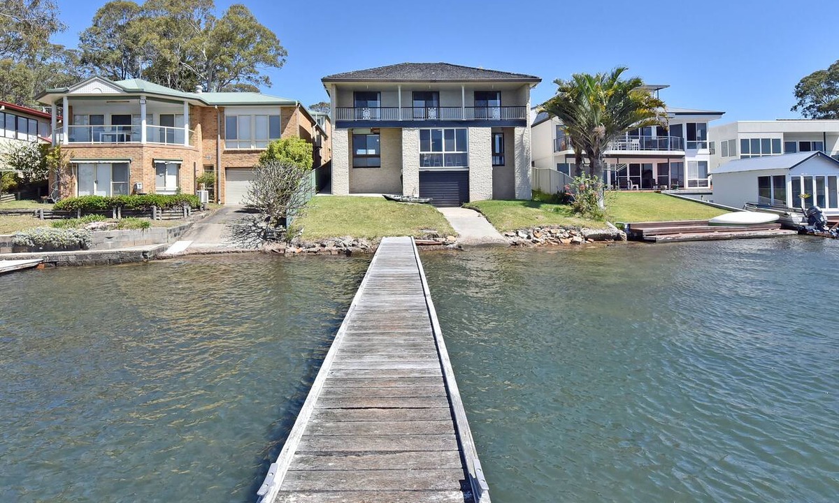 Silverwater House | Silverwater Serenity Shores Absolute Waterfront
