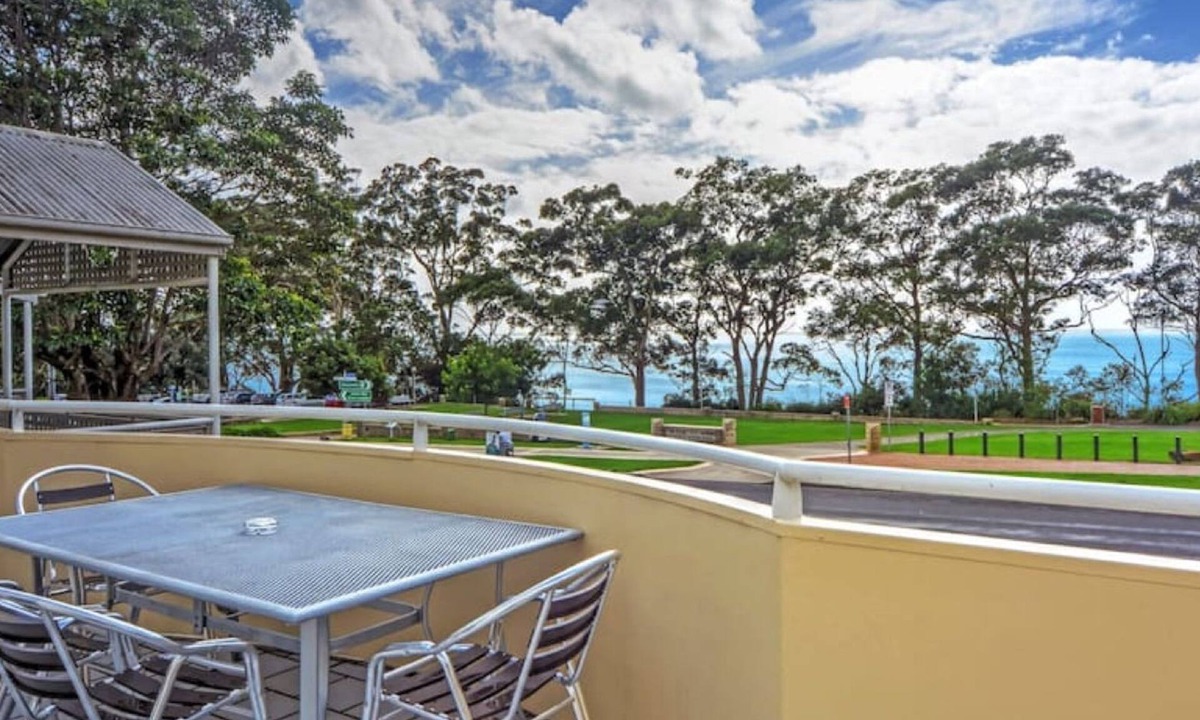 Huskisson Apartment | Simply The Best by Book Jervis Bay - Couples Getaway in Huskisson