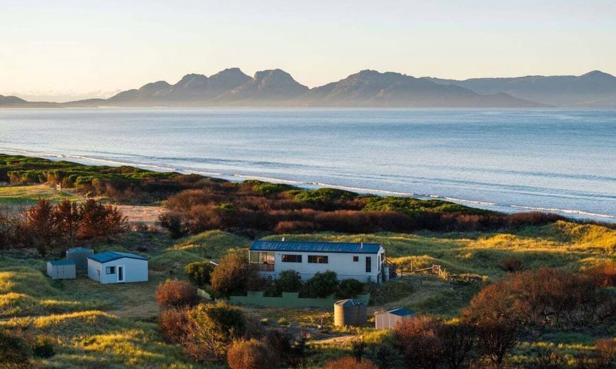 Dolphin Sands Resort | Six-Ten Shores - Holiday Houses Tasmania
