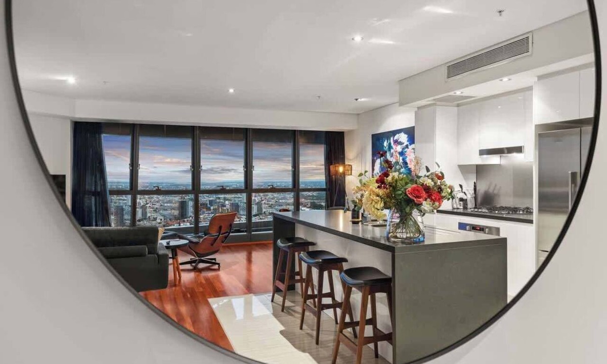 Brisbane Central Business District Apartment | Skyhigh Executive! ~ 2Bed/2Bath/1Car/Views ~ CBD