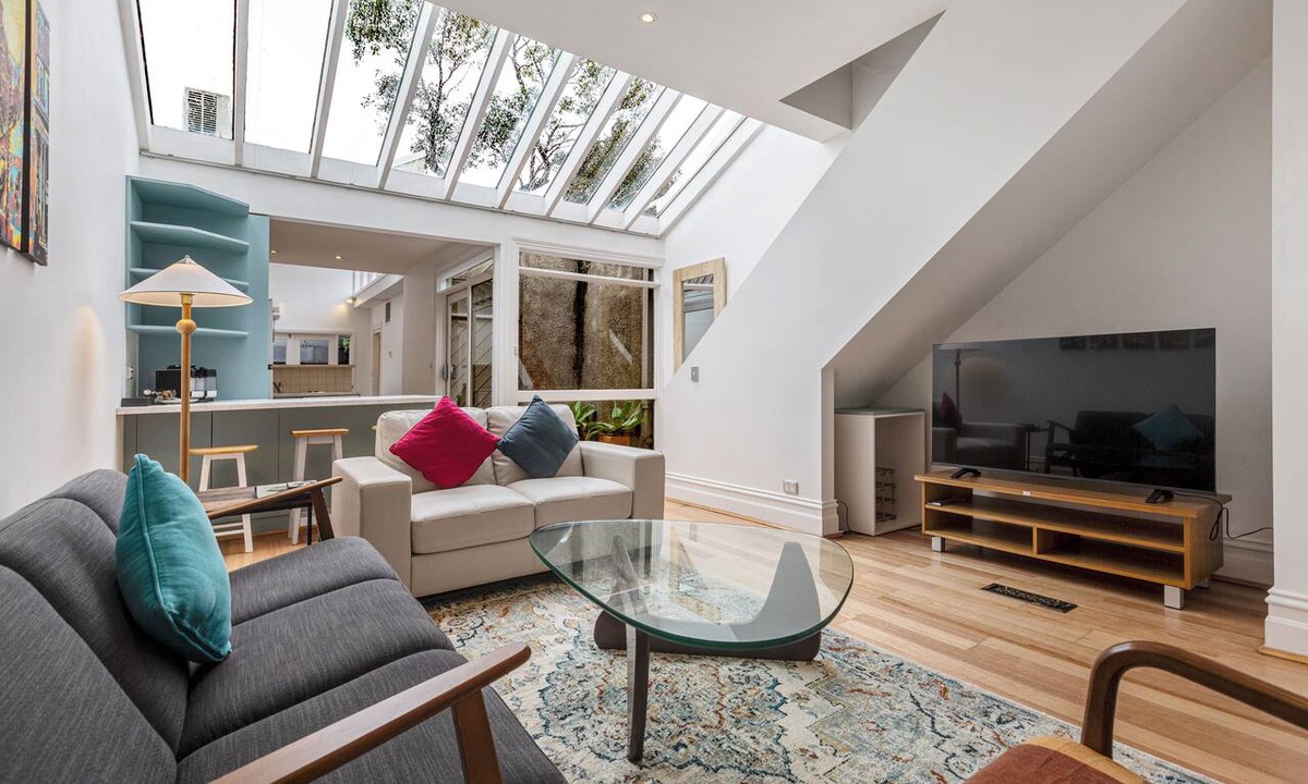Fitzroy North House | Skylight Terrace Timeless Stay near Parks and Cafs