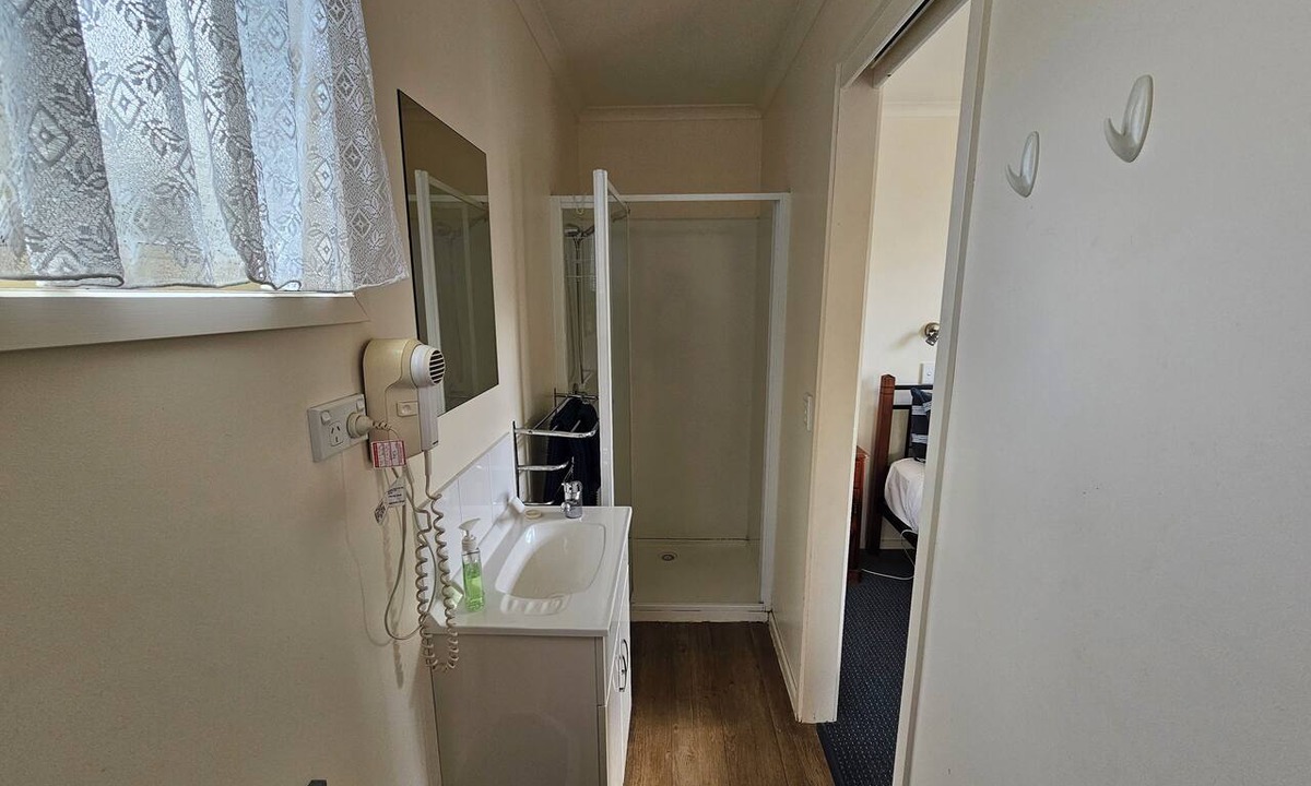 Snug RV Rental | Snug Beach Cabin And Caravan Park