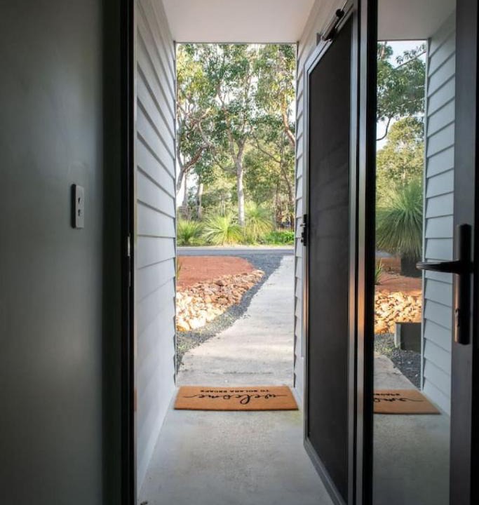 Margaret River House | Solara Escape - Cozy & modern, fireplace, bush surrounds