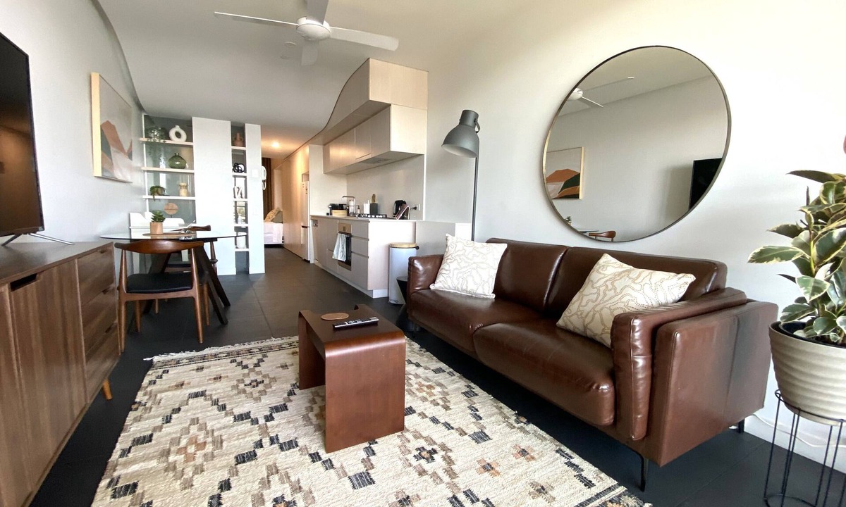 Canberra City Centre Apartment | Sophisticated Lakeview Apt + Parking