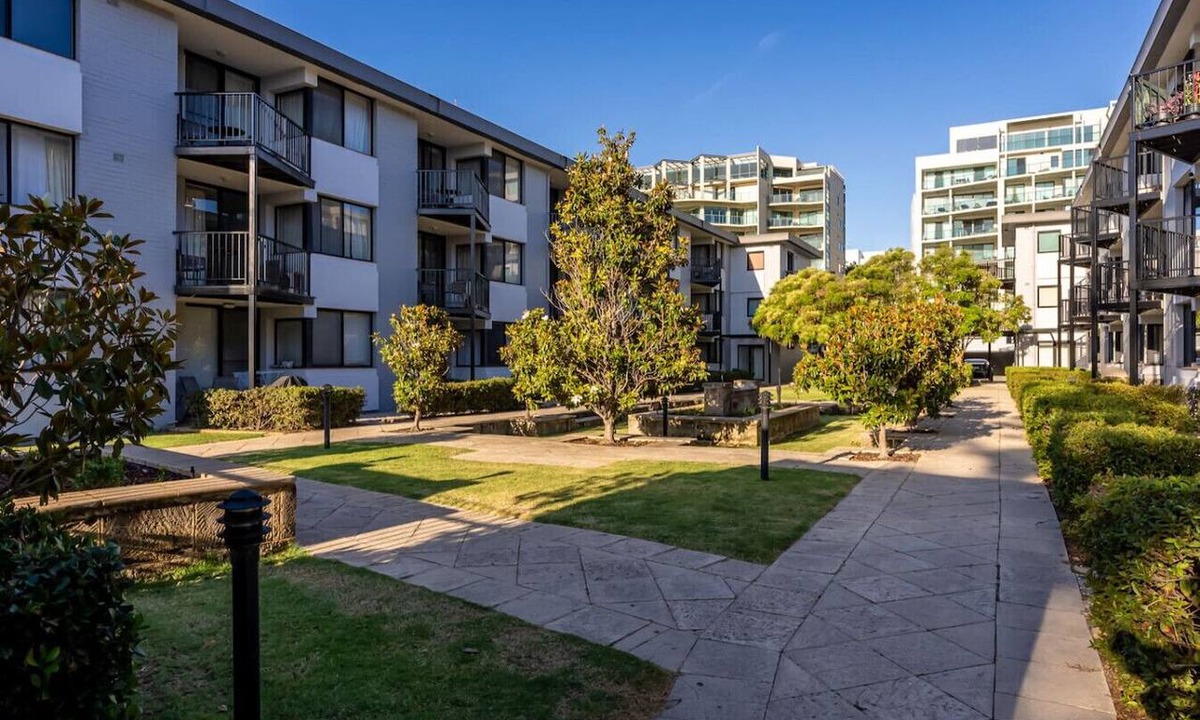 South Perth Apartment | South Perth 1-Bedroom Apartment | Free Parking, Garden Patio, Walk to River