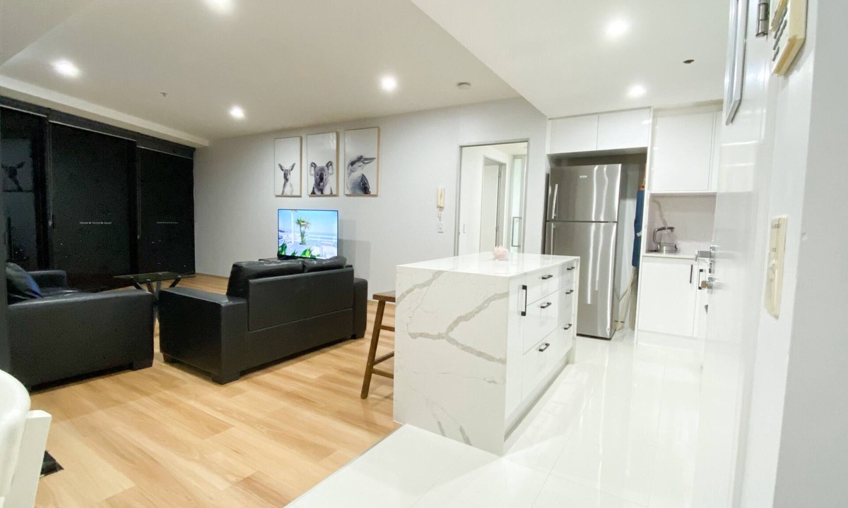 Surfers Paradise Apartment | Spa Bath River/Hinterland View Large Size One Bedroom on Circle On Cavill