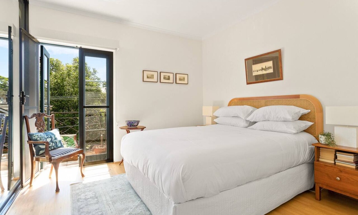 Erskineville Apartment | Spacious 2-Bed Townhouse with a Lush Courtyard