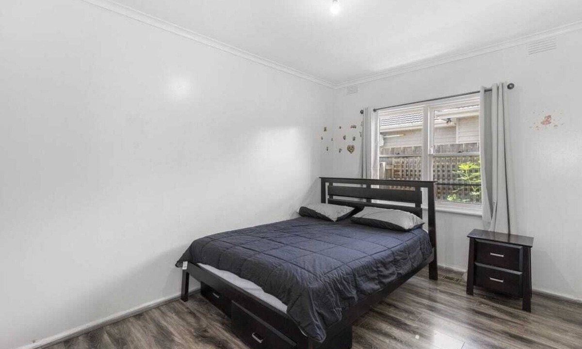 Dandenong House | Spacious 3BR Home in Dandenong