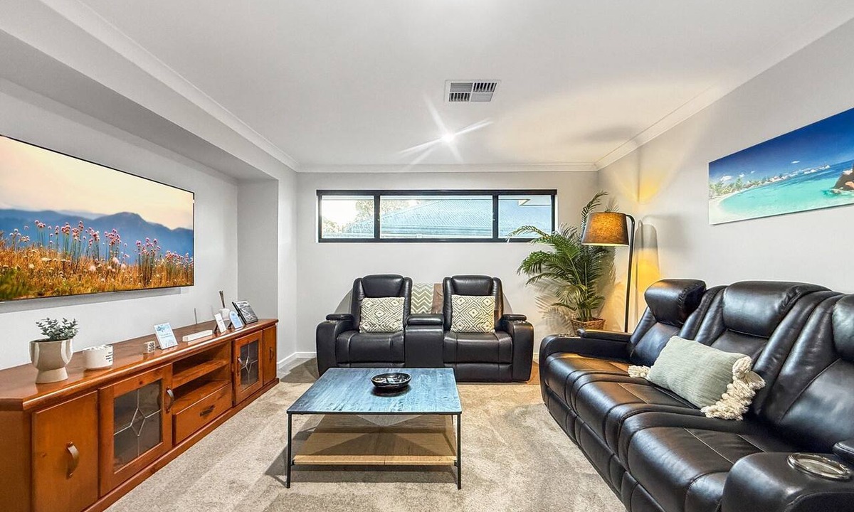 Meadow Springs Apartment | Spacious 4-Bed Retreat Near Meadow Springs