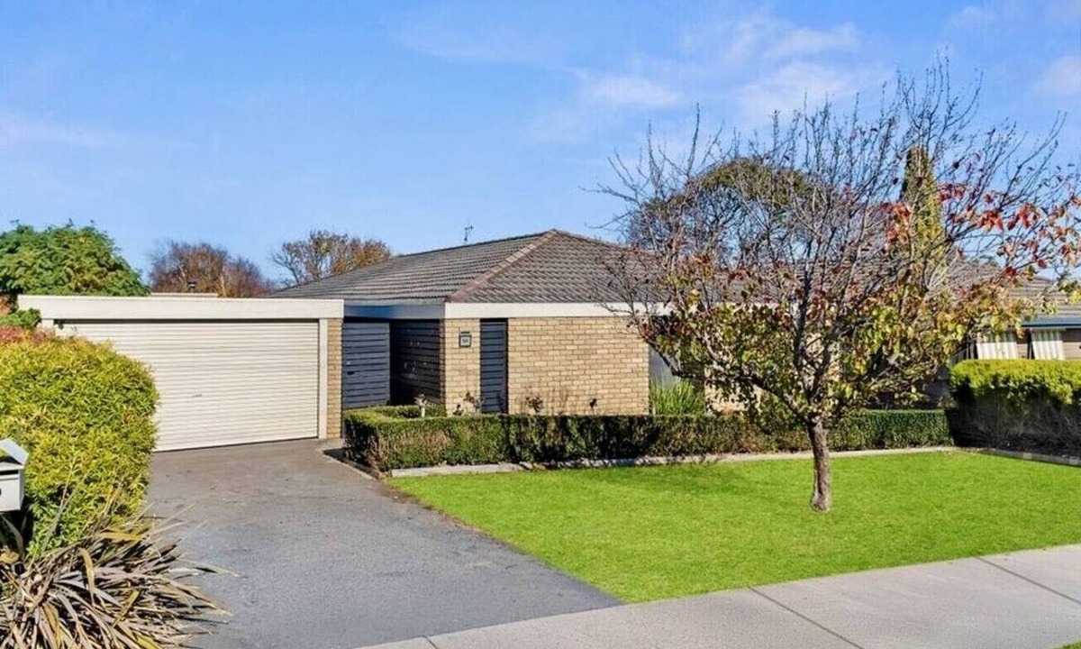 Warrnambool House | Spacious 4Bed Room Retreat | BBQ, EV Charger, WiFi