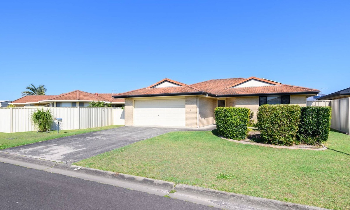 Evans Head House | Spacious 4BR family home with ensuite, air-con, kids’ toys, Weber BBQ patio,