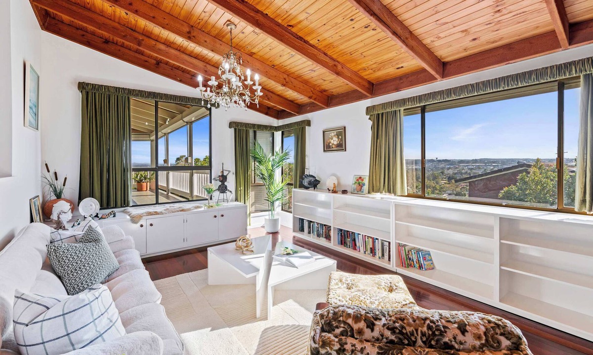 Rochedale South House | Spacious 4BR Retreat With Stunning Brisbane View