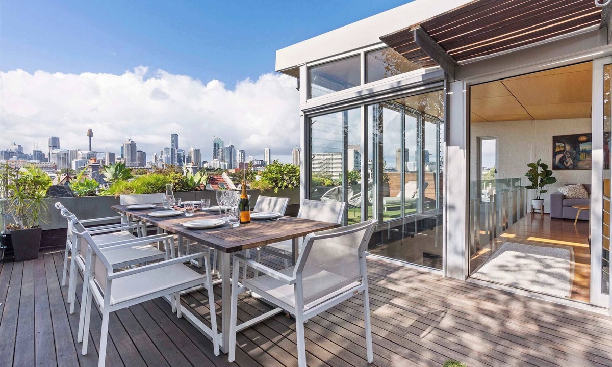 Glebe House | Spacious Contemporary Warehouse City Views Glebe