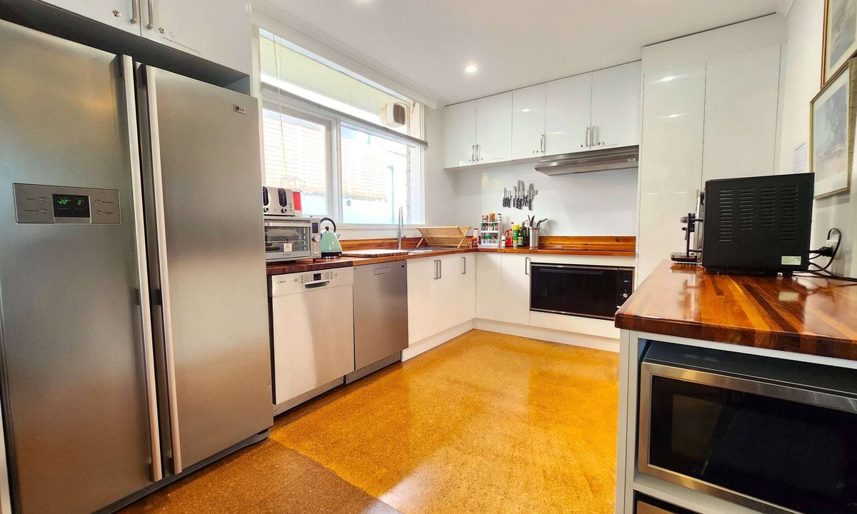 Highett House | Spacious Guest Room 6 Full Kitchen & Free Parking