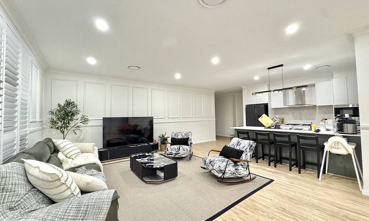 Menangle Park House | Spacious Luxury Home of 8 bedroom in Menangle Park