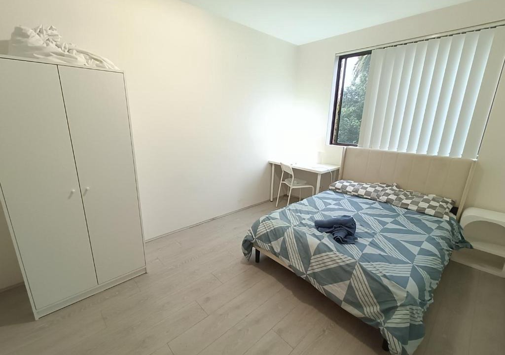 Croydon House | Spacious Queen Room - Easy City Access - CP9