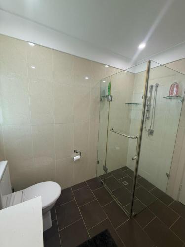Greenacre House | Spacious Queen Room with Private Balcony - GA4