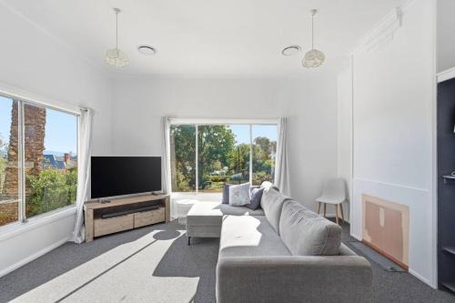 New Norfolk House | Spacious Stay in New Norfolk