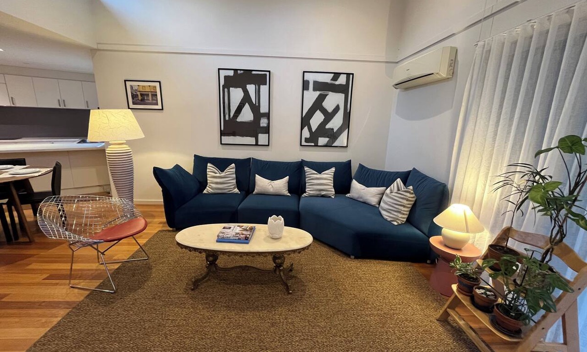 Fitzroy North House | Spacious & Stylish 2BR Townhouse · Heart of Fitzroy North (Free Parking)