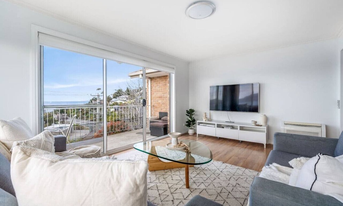 Sandy Bay Apartment | Spectacular View Modern Comfort