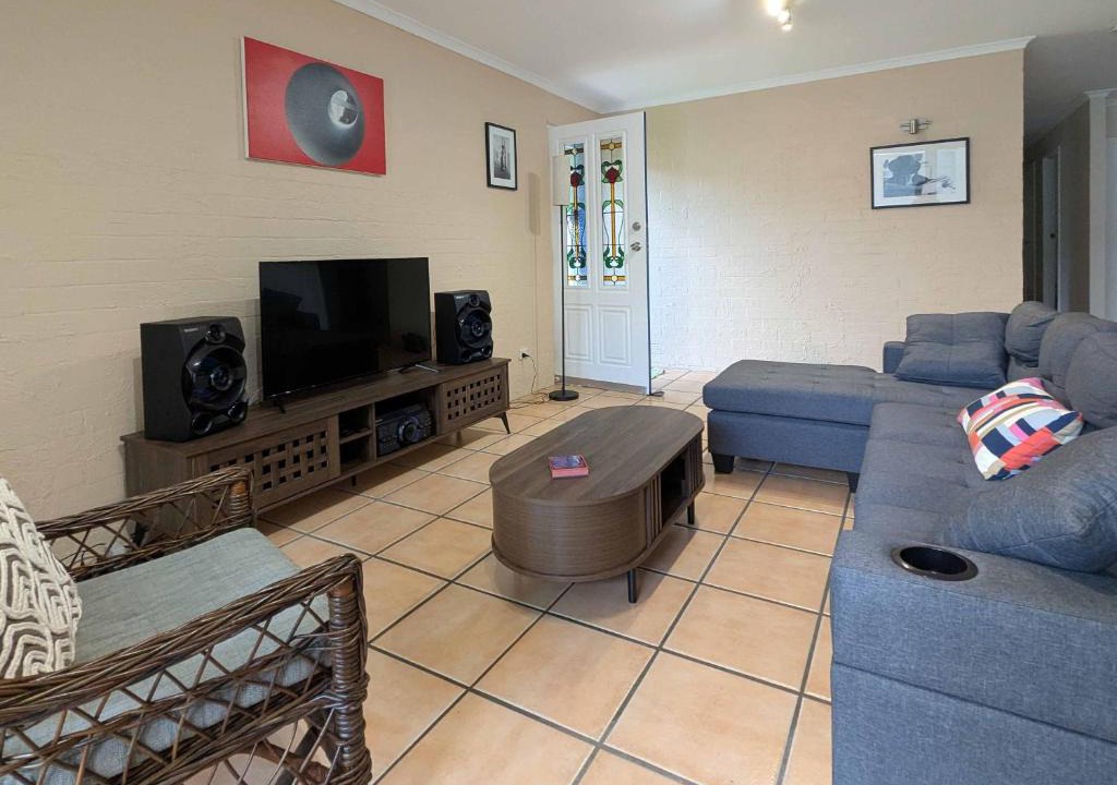 New Farm House | Spring Escape 3BR Free Parking Walk River & Cafés