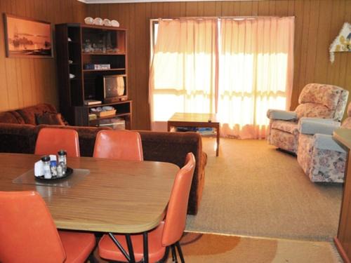 Para Wurlie House | Stoneybroke - Couch Beach