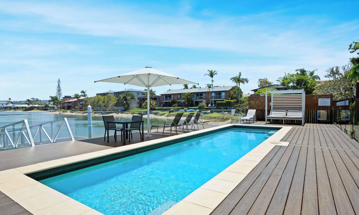 Mooloolaba Apartment | Studio 4 - Upstairs (Indoor Pet Friendly) - Garden View