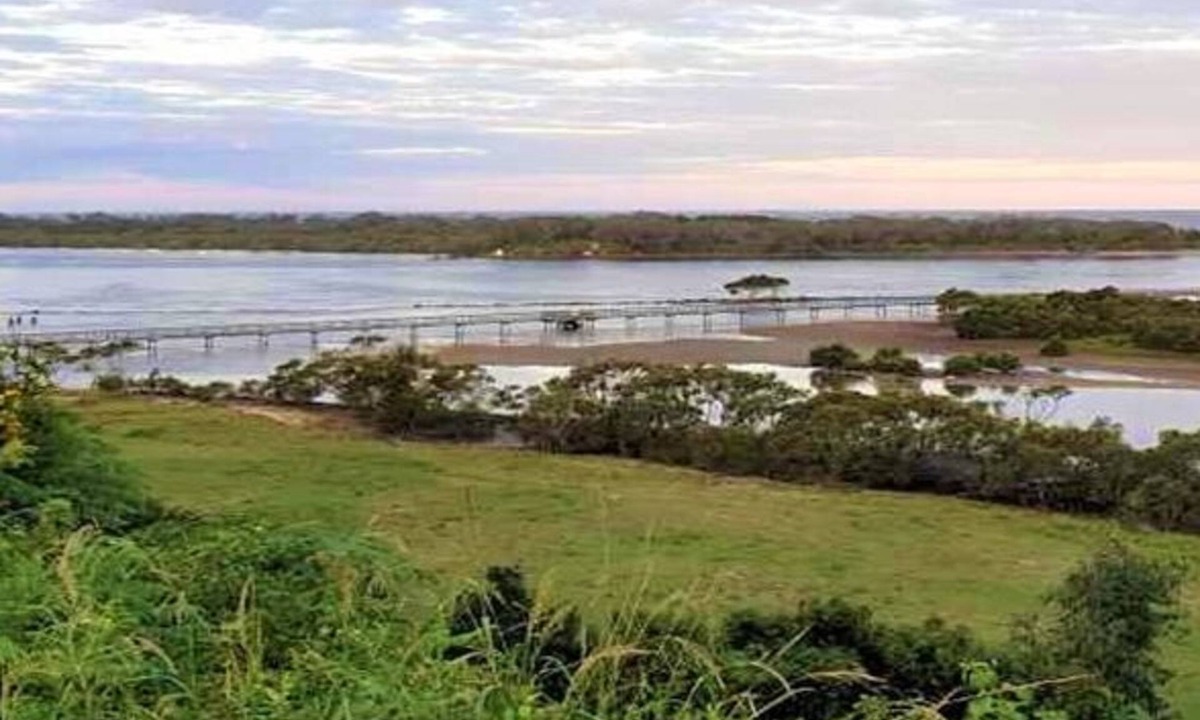 Urunga Apartment | Studio on Morgo overlooks the ocean and estuary within 2 minutes walk town Lido