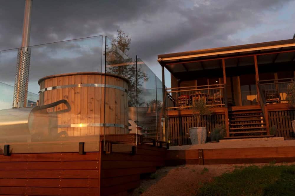 Neumgna Cabin | Stunning Cabin with a Private Hot Tub and Views of Bunya Mountain, Perfect for a Queensland Getaway