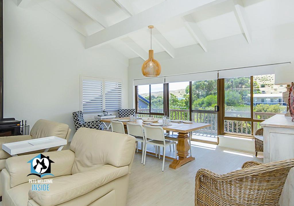 Carrickalinga House | Stunning Views & Renovated Beach Chic