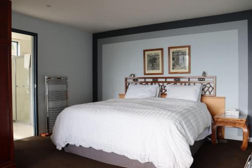 Grindelwald House | Stunning Vineyard and River Views