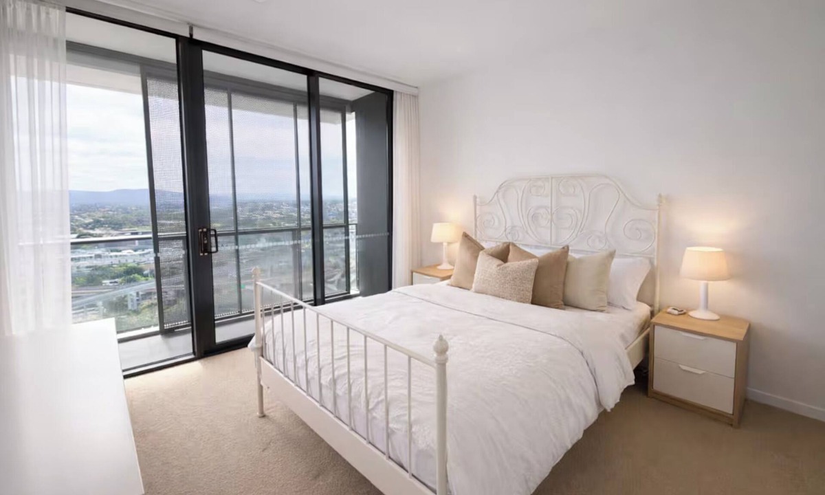 Bowen Hills Apartment | Stylish 2-bedroom apartment with AC in Bowen Hills