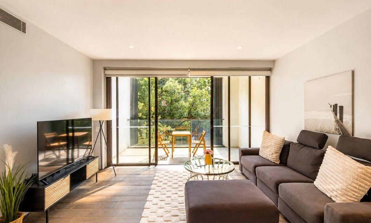 Double Bay Apartment | Stylish 2BR Apartment in Double Bay with Parking