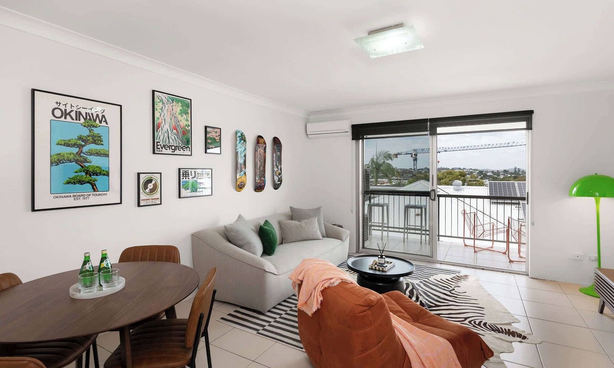 Bulimba Apartment | Stylish Bulimba Apartment with City Views