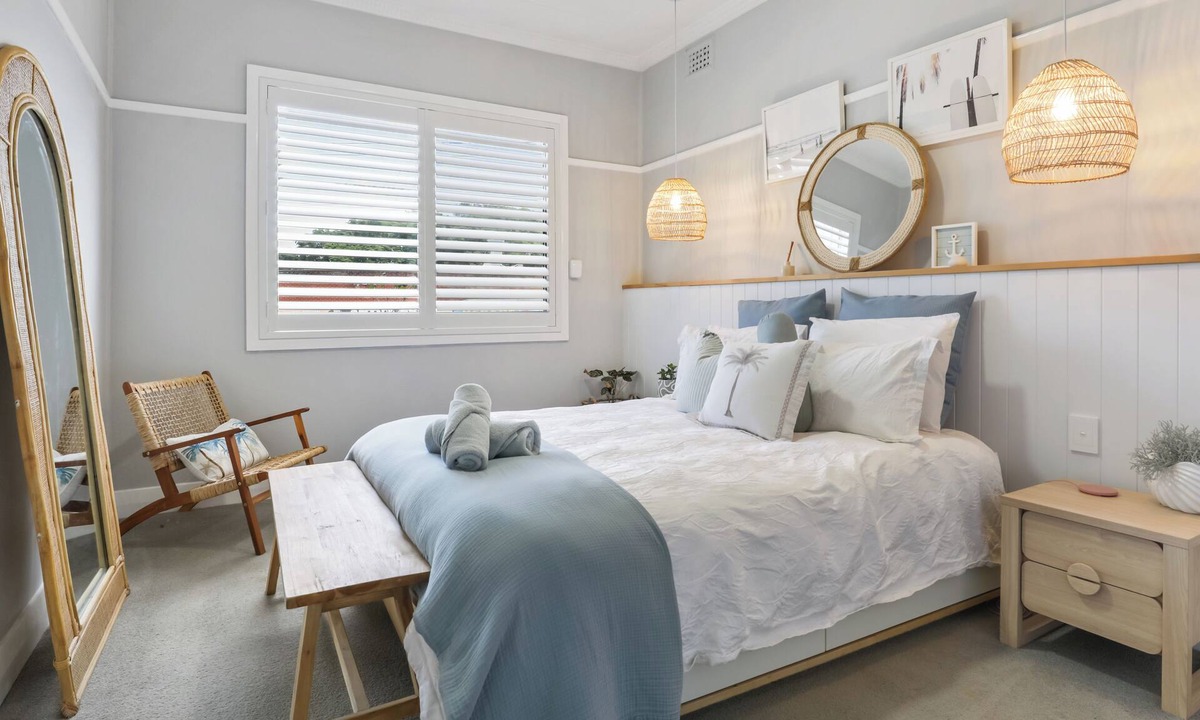 Mayfield House | Stylish Coastal Vibes Retreat - 3BR with Dedicated Office