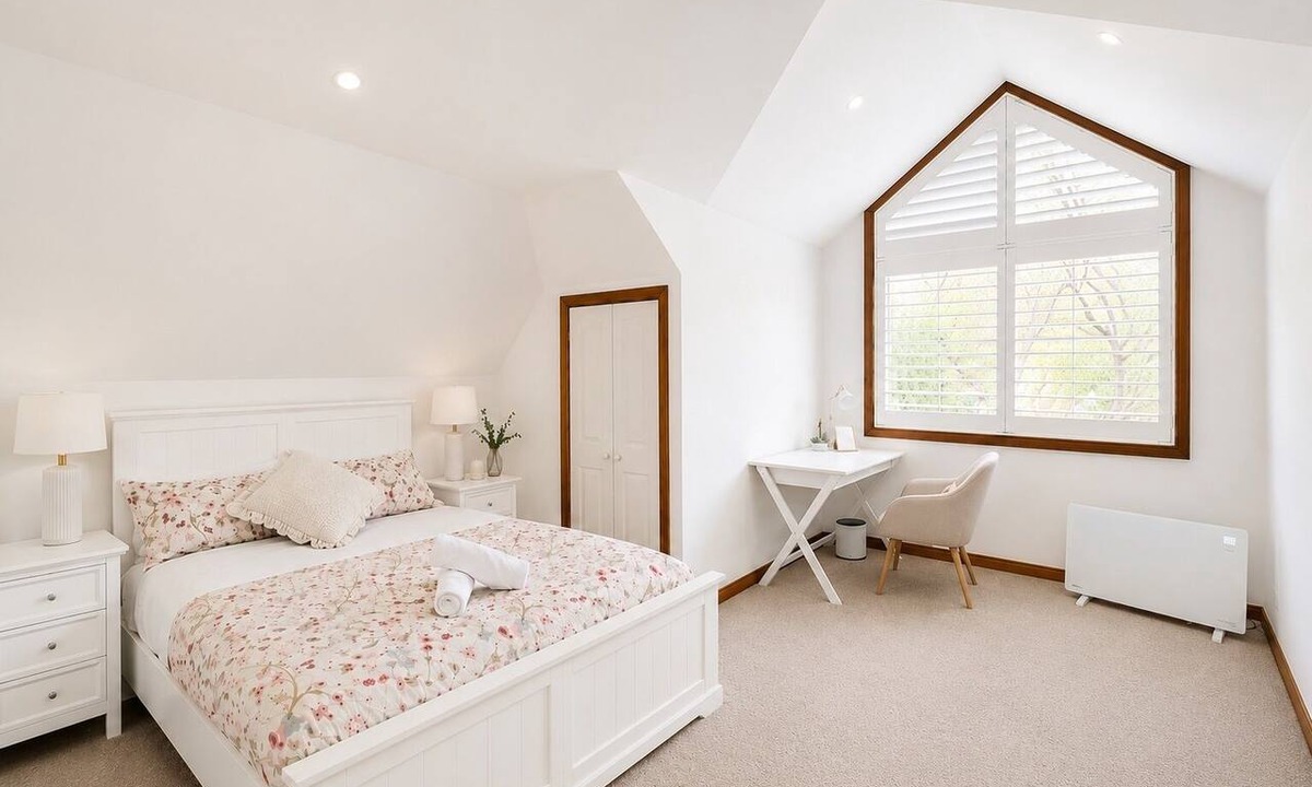 Crows Nest House | Stylish & Comfortable 3BR | Metro & Cafés