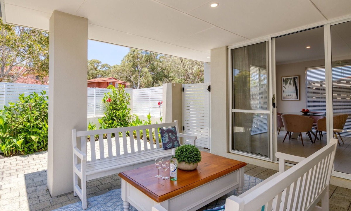 Connolly House | Stylish Connolly Retreat Near Joondalup Golf