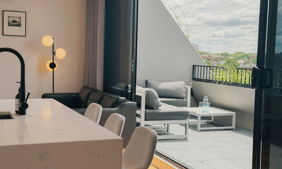 Collingwood North Apartment | Stylish Urban Retreat in the Heart of Collingwood