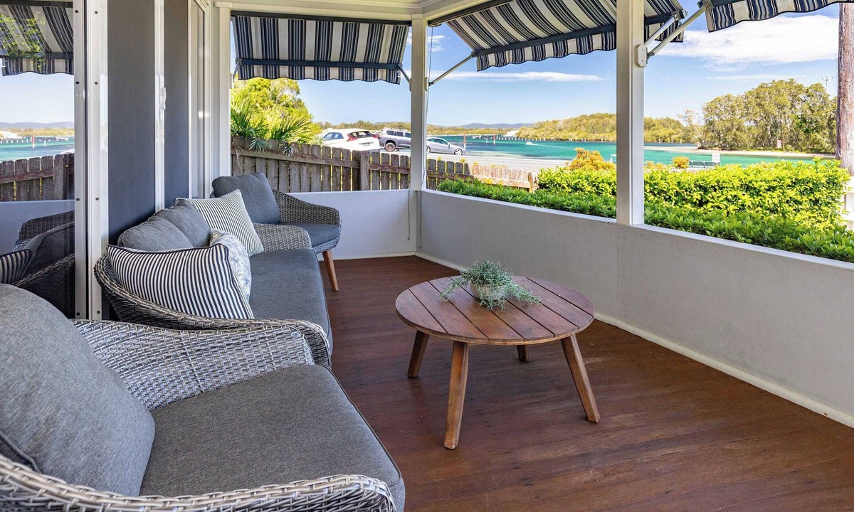 Forster House | Summer Breeze Lake House - 180' views of Wallis Lake