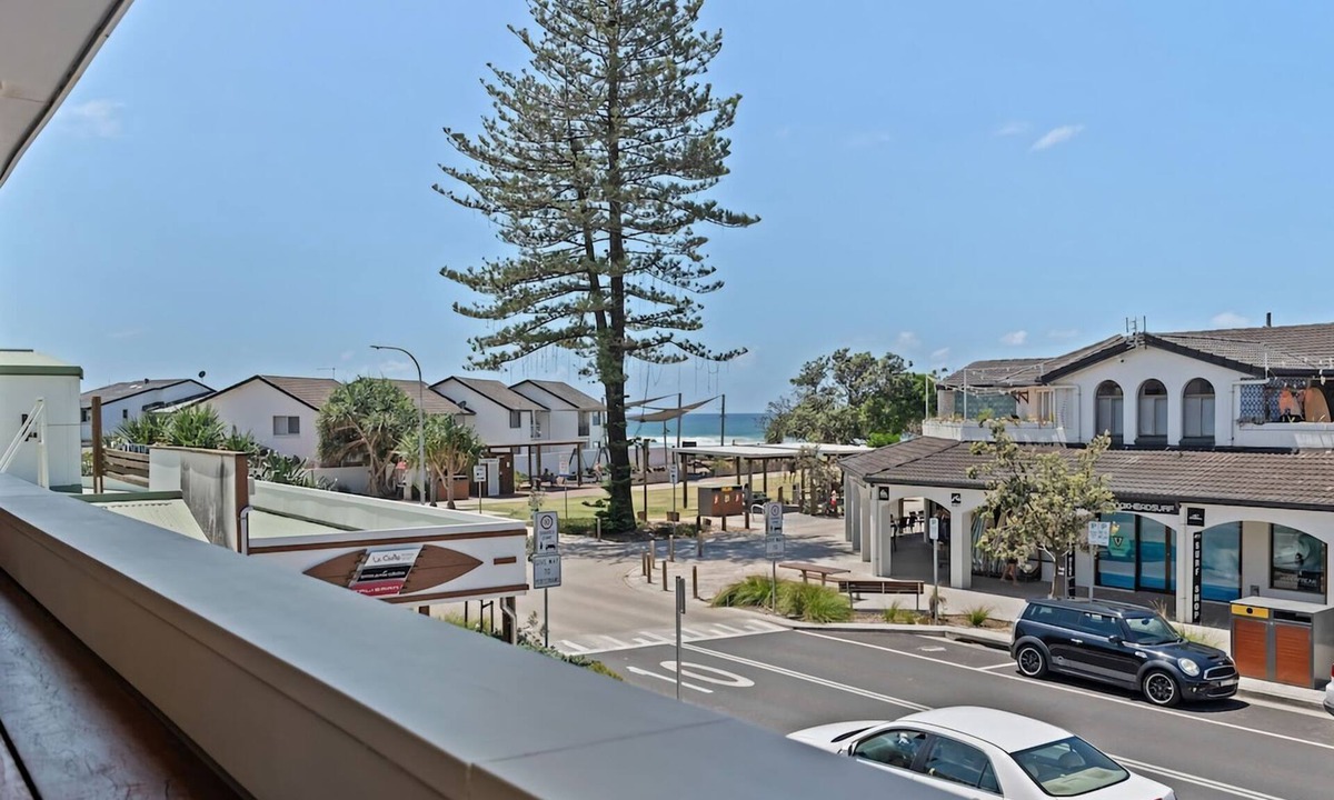 North Creek Apartment | Sun Soaked - Lennox Village Apartment